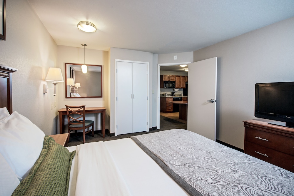 Candlewood Suites Perrysburg an IHG Hotel - photo 5