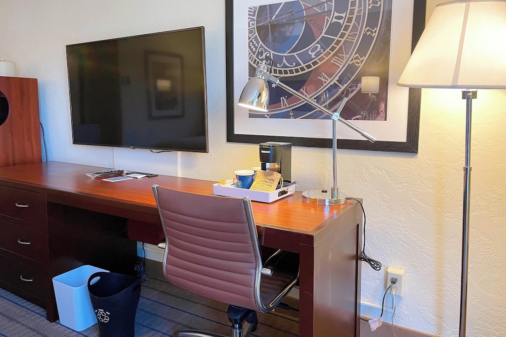 Marin Hilltop Hotel - photo 19