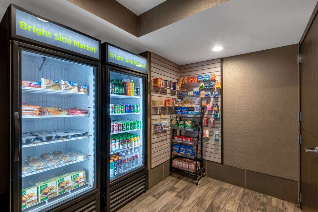 La Quinta Inn & Suites by Wyndham Anchorage Airport - photo 28