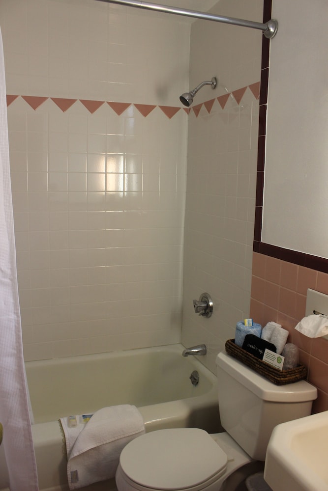 Town & Beach Motel - photo 27