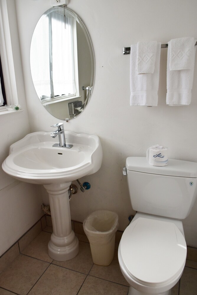 Cambria Palms Motel - photo 13