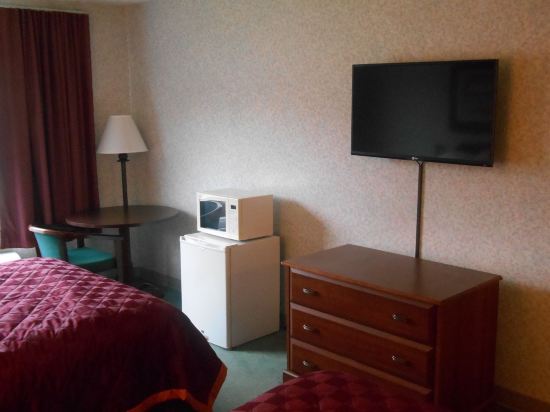 Super 6 Inn and Suites - photo 18