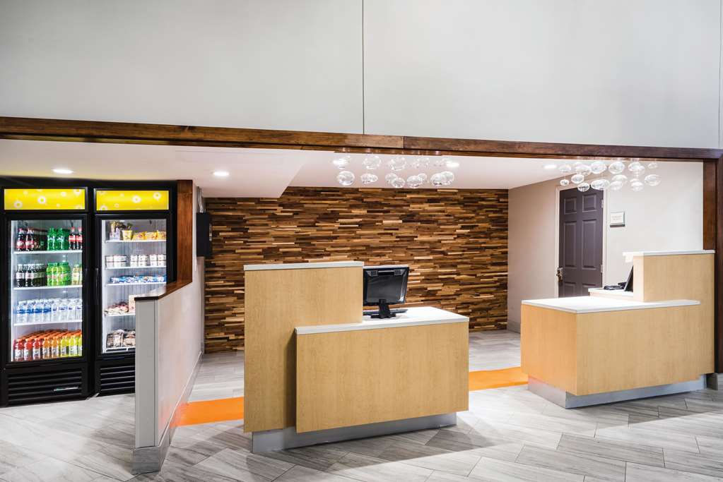 La Quinta Inn & Suites by Wyndham Chattanooga Hamilton Place - photo 7