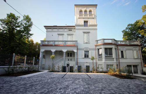 Villa Benatti — 4-Star Luxury Hotel in Carpi Centro, Italy