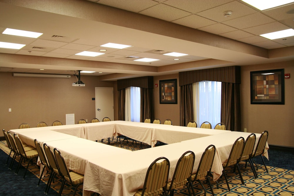 Hampton Inn Topeka - photo 27
