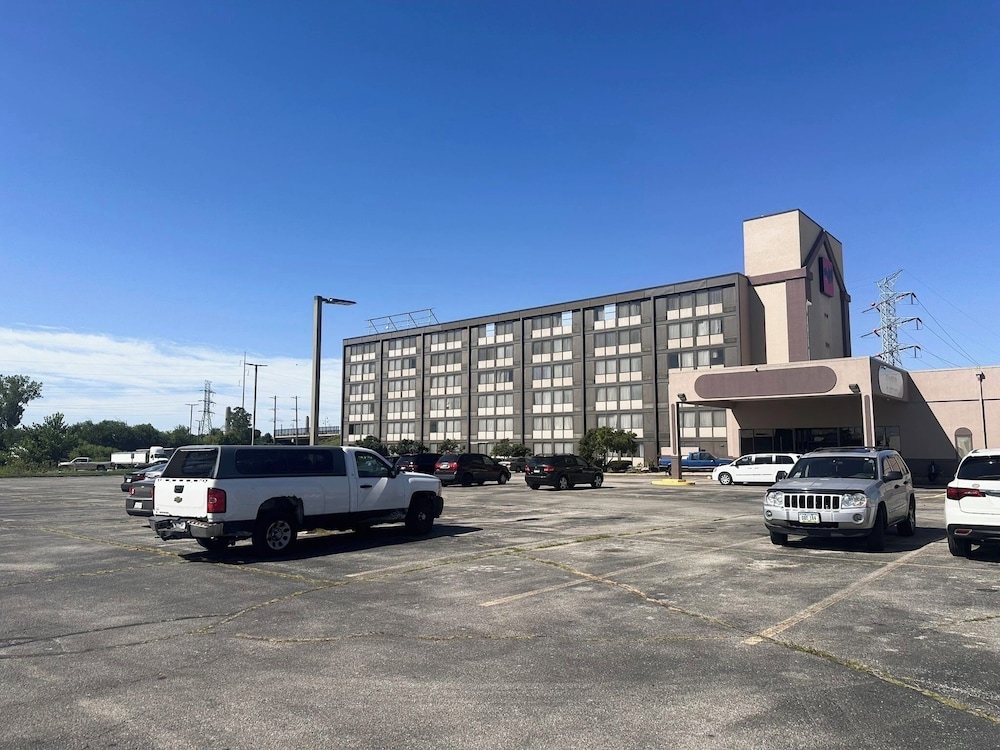 Ramada by Wyndham Cedar Rapids - photo 8