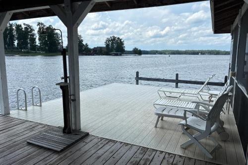 Lakeside Haven - last minute hotel in Unknown City