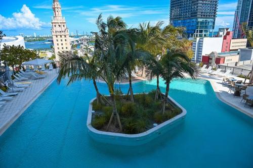 Magic Miami Penthouse Balcony Insane Ocean & City Views Luxury Pool Spa Gym — 4-Star Luxury Hotel in Miami, United States