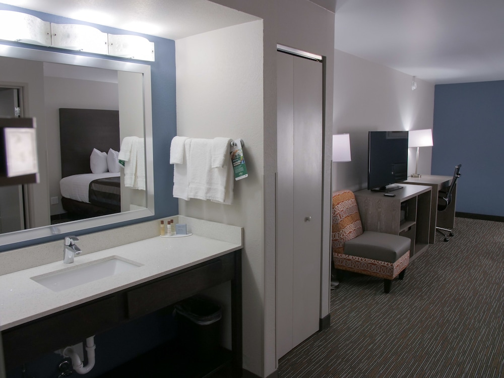 Wingate by Wyndham Louisville Fair and Expo - photo 40
