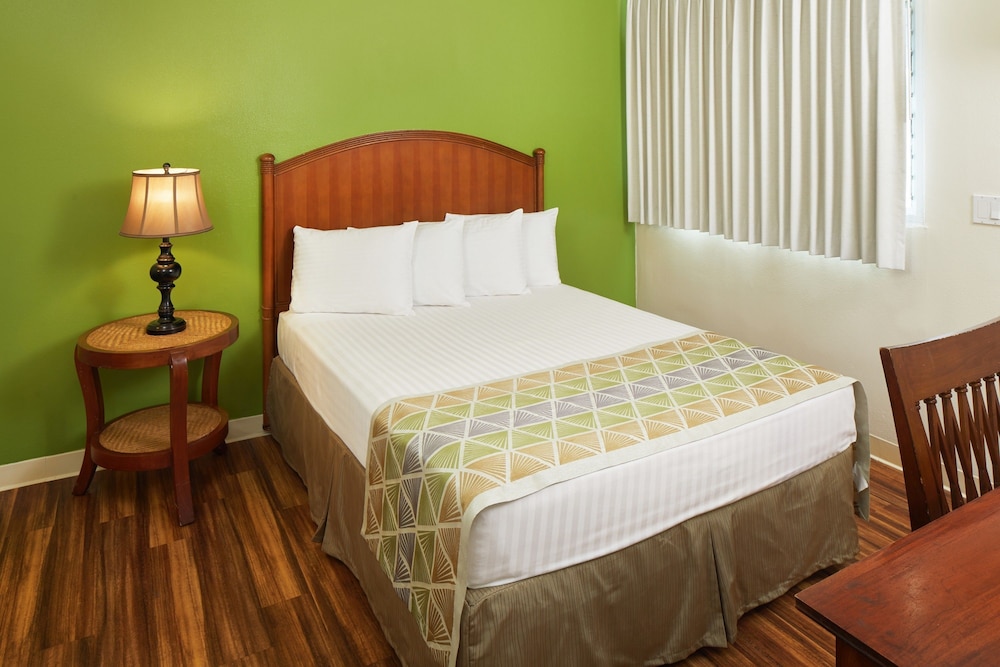 Pacific Marina Inn Airport Hotel - photo 9