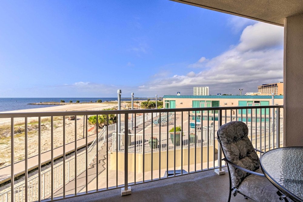 Sunny Beachfront Biloxi Condo with Resort Amenities - photo 19