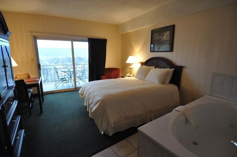 Hillside Inn - last minute hotel in Madison