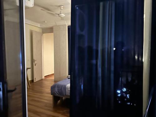 Cozy Bachelor’s Loft in Gurgaon with Sunset Balcony