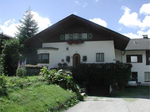 Ferienwohnungen Schnarf — 4-Star Luxury Hotel in Valdaora Di Mezzo, Italy
