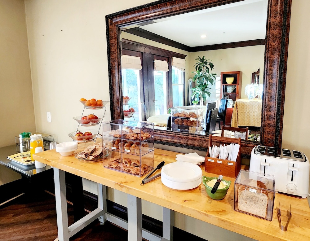 Santa Paula Inn - photo 39