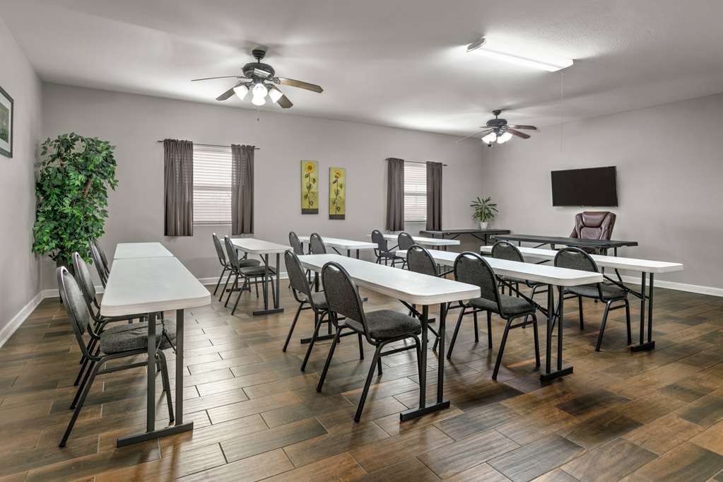 Days Inn & Suites by Wyndham Cabot - photo 37
