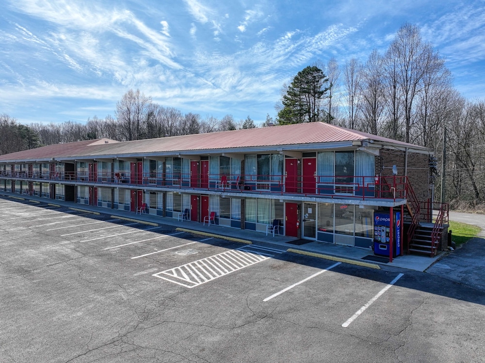 Oyo Hotel Whitely City Hwy 27 Ky — Corbin