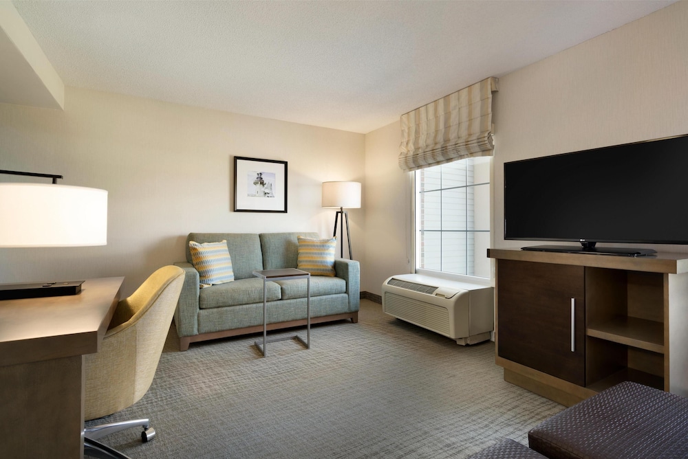 Hampton Inn & Suites Newport Middletown - photo 22