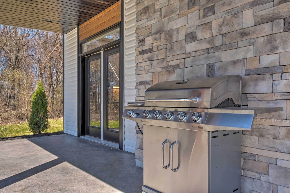Upscale And Quiet Paducah Retreat on 15 Acres — hotel in Paducah