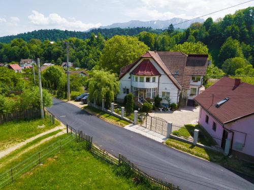 Vila Daiana Acceptam vouchere vacanta — 4-Star Luxury Hotel in Moieciu De Jos, Romania