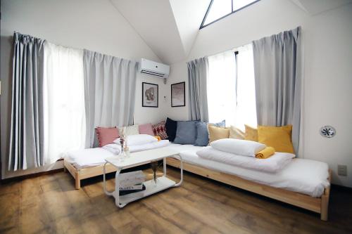 Thee View - carbon neutral hotel in Unknown City