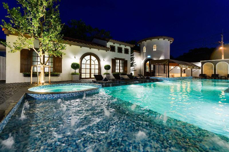 Villa Seville — 4-Star Luxury Hotel in Hua Hin, Thailand
