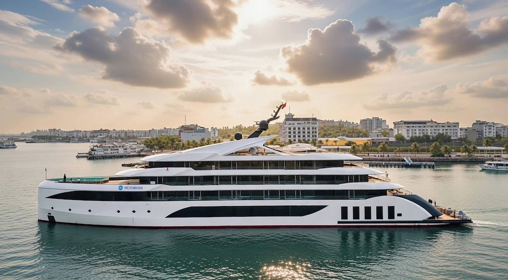 Victorious Cruise — 4-Star Luxury Hotel in Ha Long, Vietnam
