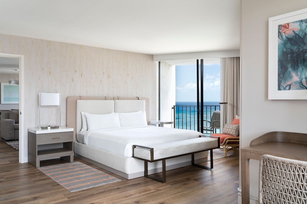 Waikiki Beach Marriott Resort & Spa - photo 32