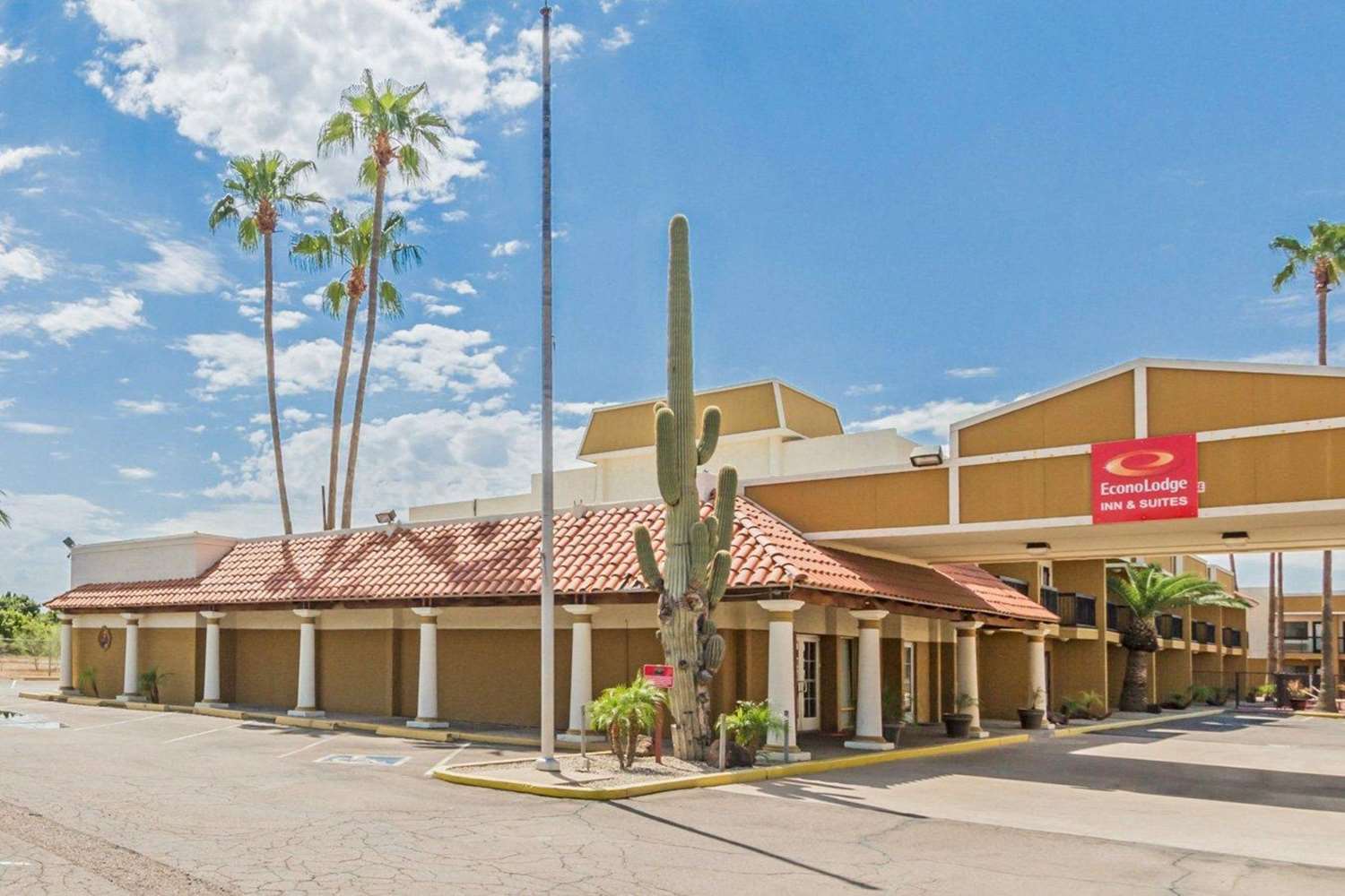 Super 8 by Wyndham Mesa Downtown Near Convention Center - photo 2