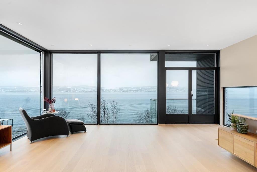 Oceanfront penthouse duplex wamazing view — 4-Star Luxury Hotel in Tromso, Norway