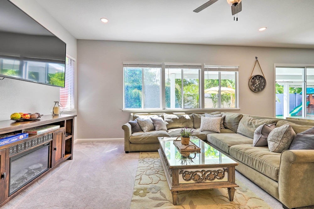 Spacious Folsom Getaway with Pool and Hot Tub — hotel in Folsom