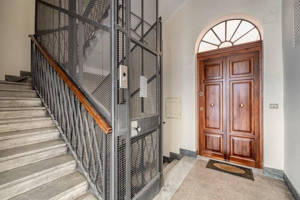 Luxury Stars In Rome Andromeda apartment in Colosseum — 4-Star Luxury Hotel in Rome, Italy