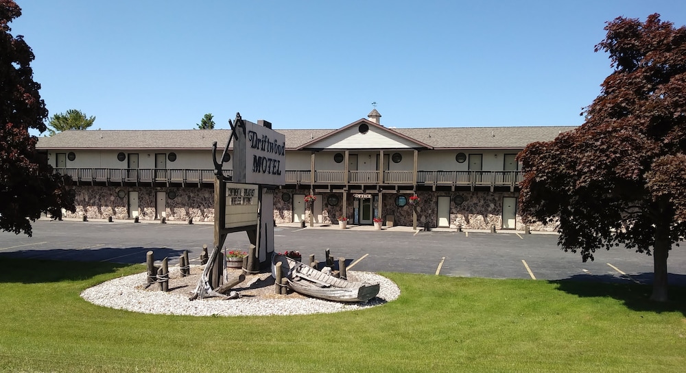 Driftwood Motel - featured photo