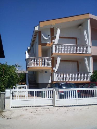Apartman Mira Sabunike 1 — 4-Star Luxury Hotel in Privlaka, Croatia