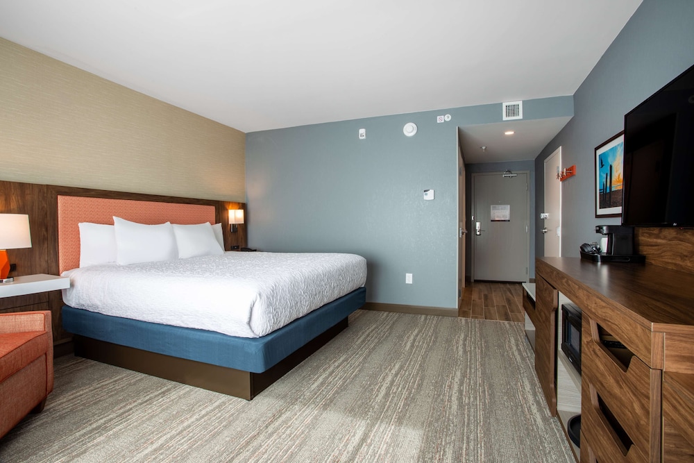 Hampton Inn & Suites North Port - photo 7