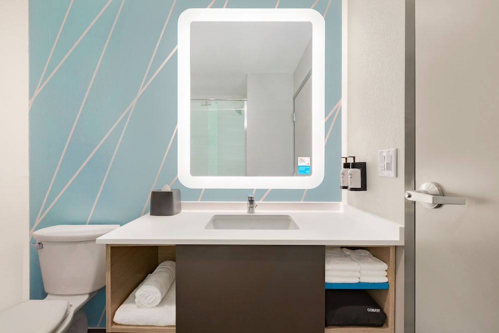 avid hotel Lexington Hamburg Area by IHG - photo 15