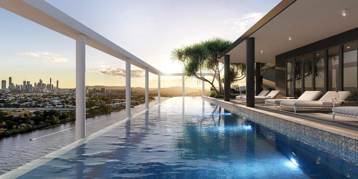 Free Car Park Infinity Pool City View Spa Sauna — 4-Star Luxury Hotel in Brisbane, Australia