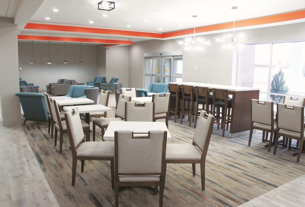 Economy Inn and Suites - photo 12