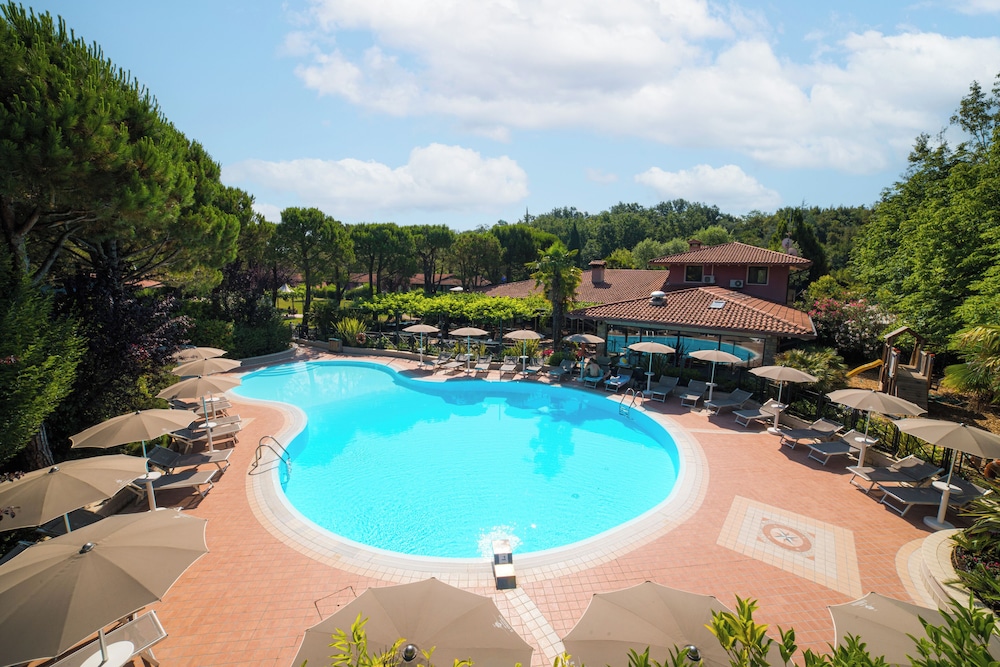 Park Residence Il Gabbiano — 4-Star Luxury Hotel in Moniga Del Garda, Italy