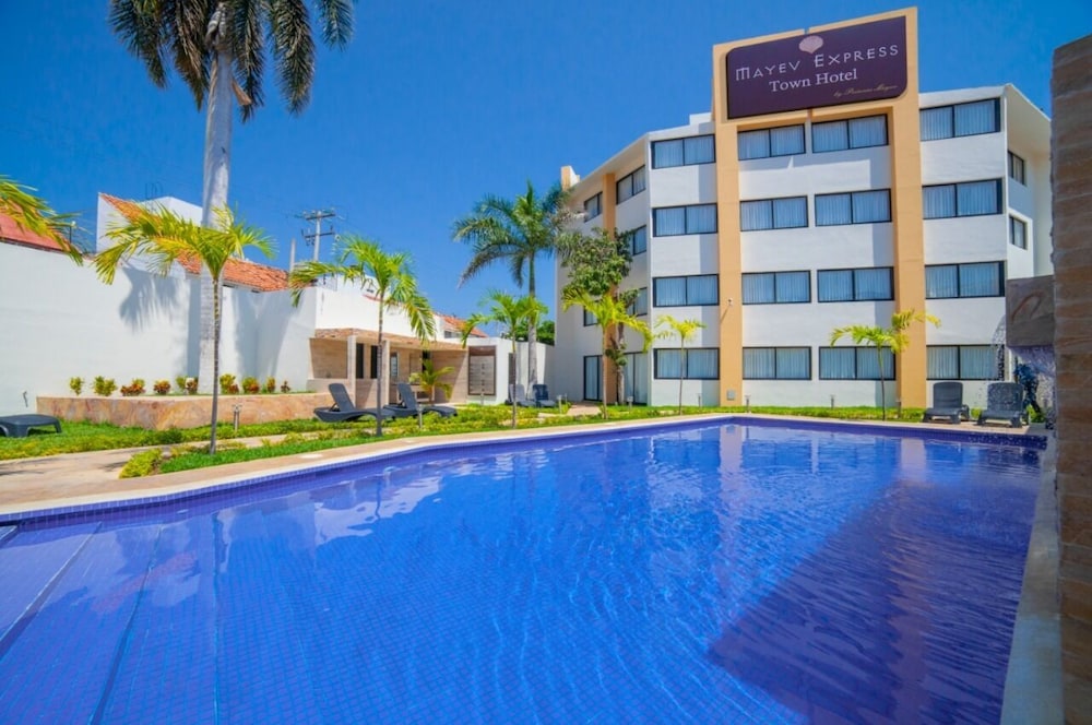 Mayev Express in Santa Maria Huatulco, Mexico