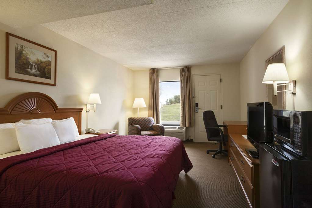 Days Inn by Wyndham Farmville - photo 6