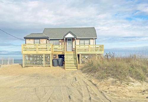 KH4111 The Beach Barn in Kitty Hawk, United States