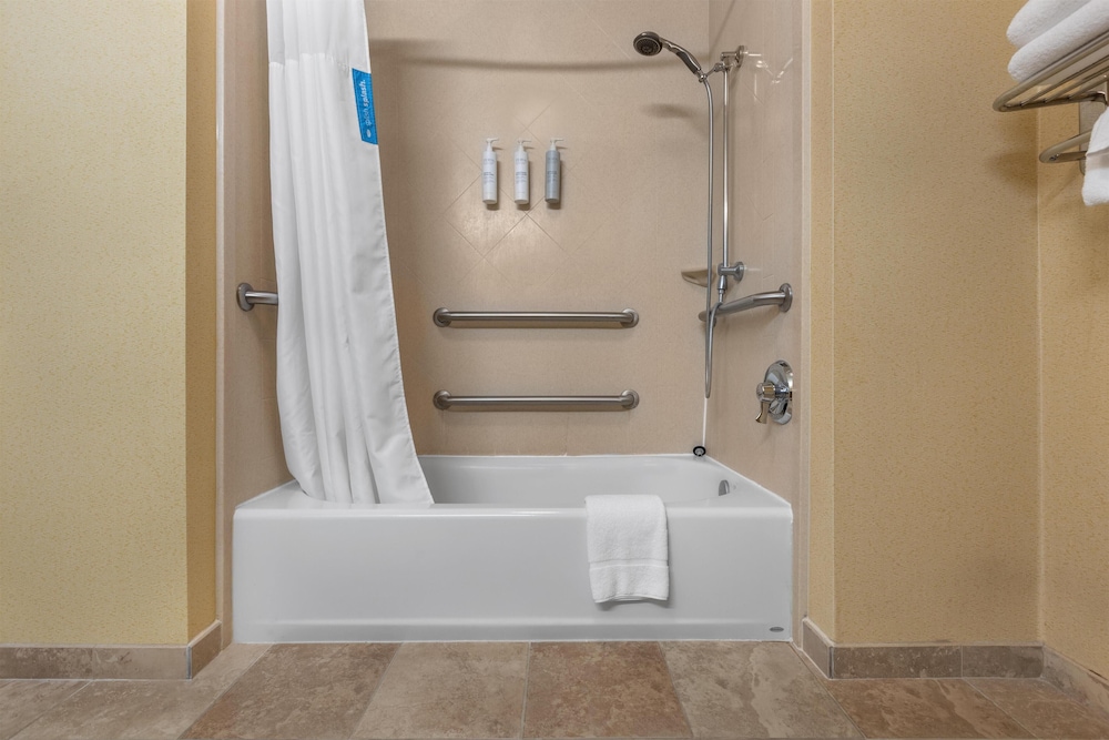 Hampton Inn Pendleton - photo 19