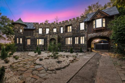 Enchanted Castle Your Royal Getaway Awaits — 4-Star Luxury Hotel in Cleveland, United States