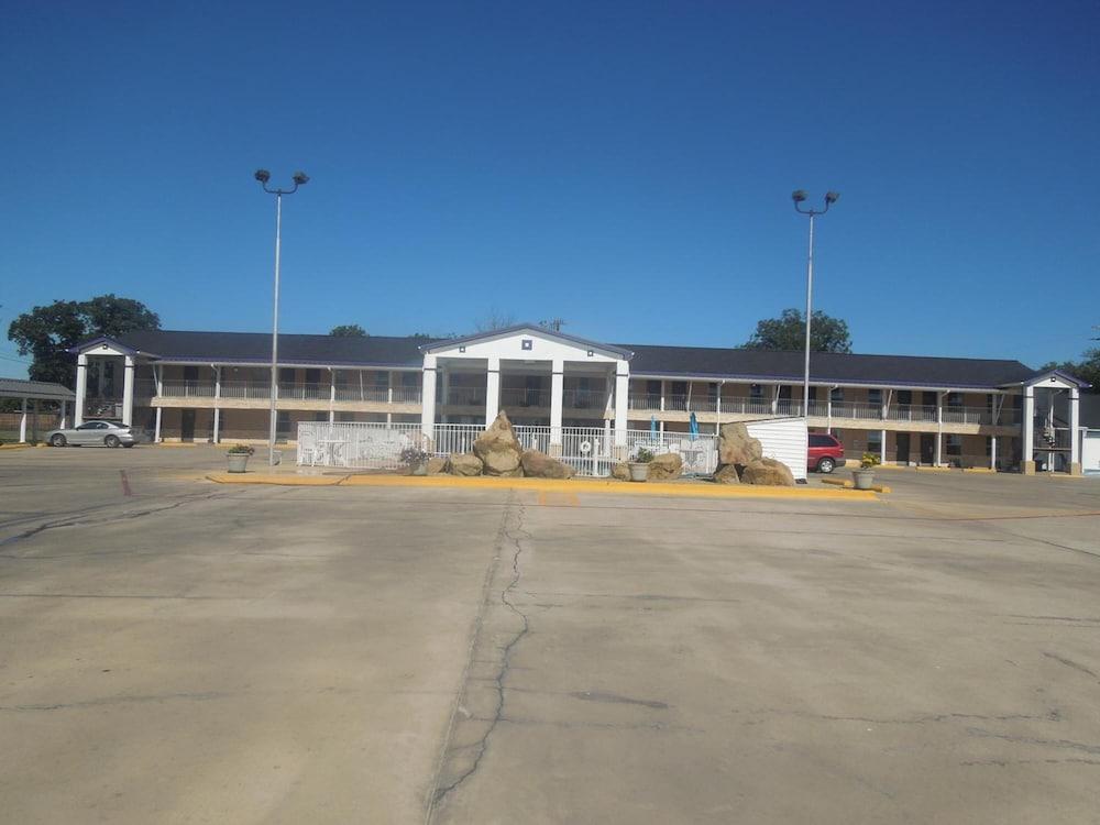 Relax Inn Mineral Wells - photo 2