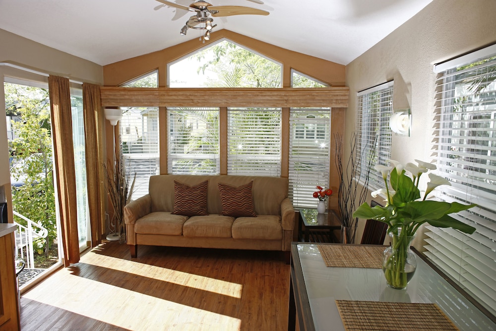 Arden Acres Executive Suites and Cottages - photo 23