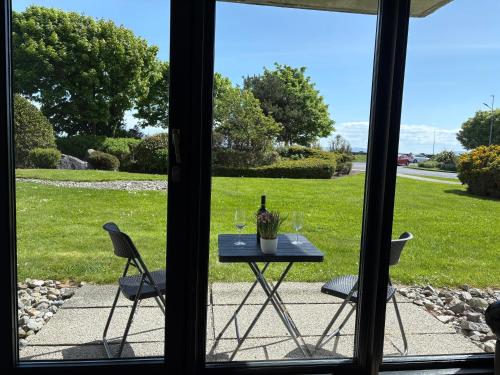 Seaside Garden Sanctuary Apartment — 4-Star Luxury Hotel in Gaillimh, Republic of Ireland