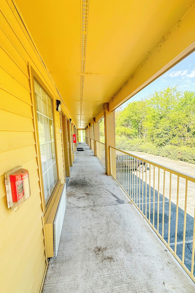 Bonita Lakes Inn by Capital O Meridian I20 - photo 73