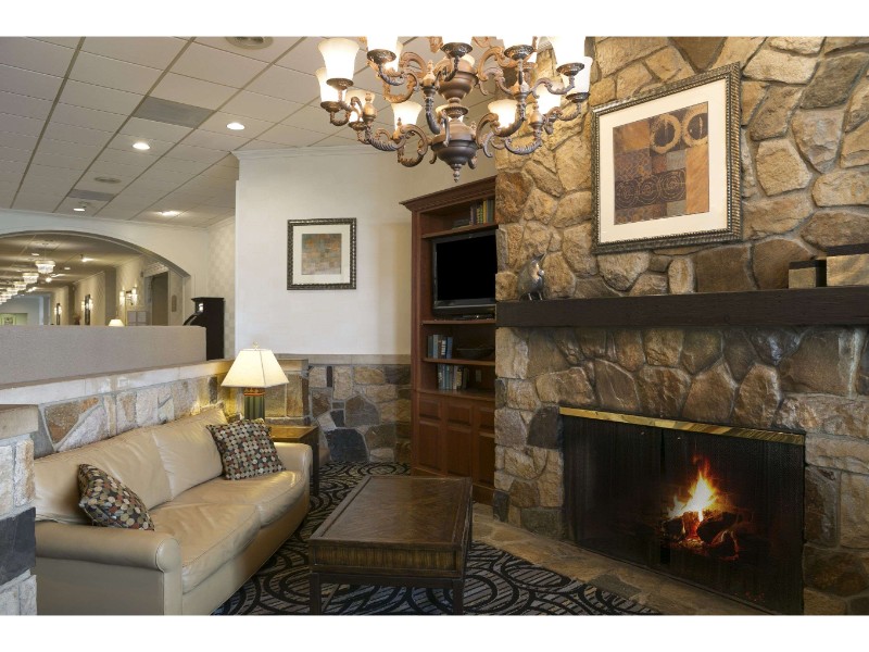 Ramada by Wyndham Greensburg Hotel and Conference Center - photo 2