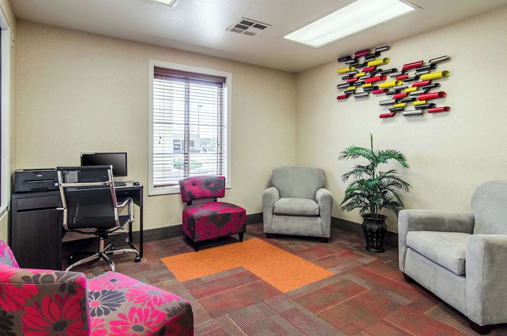 Quality Inn Junction City Near Fort Riley - photo 58
